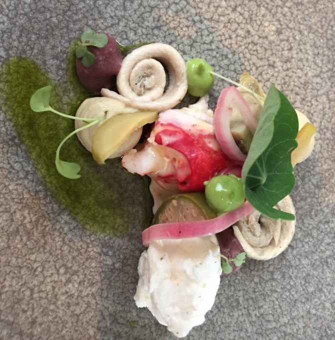 Voorgerecht 1A: kreeft, sardine, het binnenste van burata, mousse van avocado.