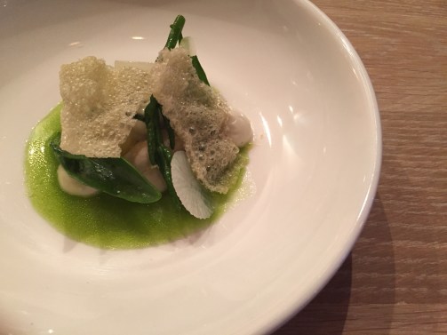 voor 1: oester, oestercreme | krokantje van oester | zilte kruiden | lamsoor, vinaigrette van gefermenteerde meiknol